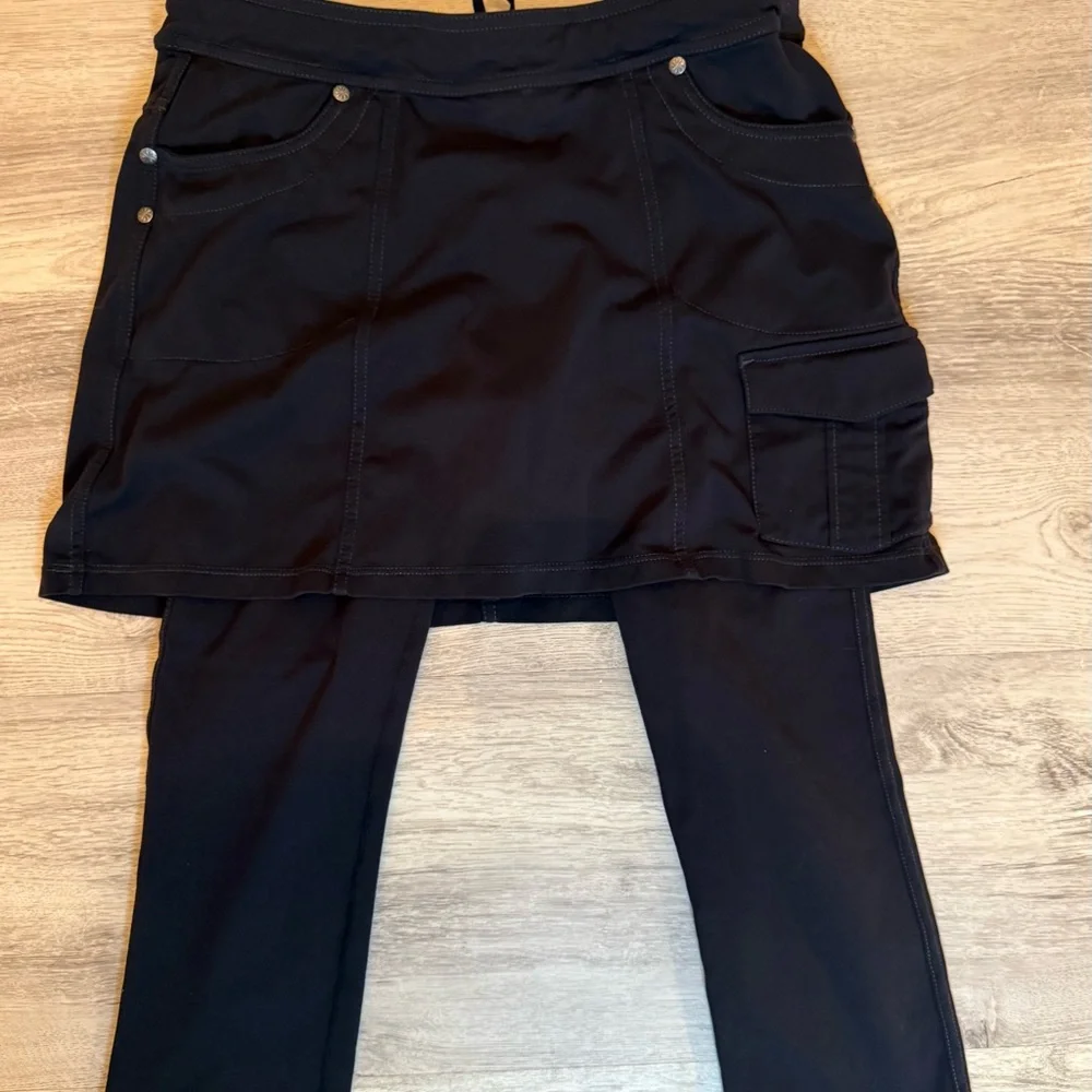 Athleta Black Utility Skirted Capri Leggings Cargo Pockets Skapri‎ Small